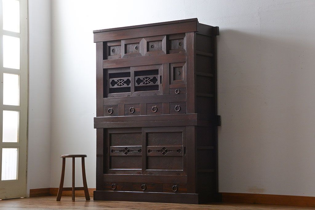 アンティーク家具　アンティーク 黒柿材をふんだんに使用した上手四尺水屋箪笥(時代箪笥)