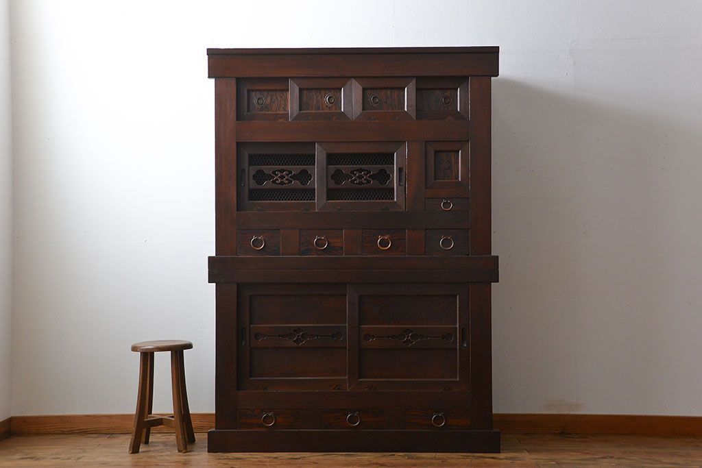 アンティーク家具　アンティーク 黒柿材をふんだんに使用した上手四尺水屋箪笥(時代箪笥)