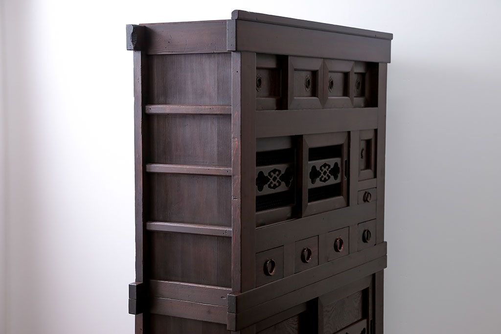 アンティーク家具　アンティーク 黒柿材をふんだんに使用した上手四尺水屋箪笥(時代箪笥)