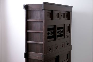 アンティーク家具　アンティーク 黒柿材をふんだんに使用した上手四尺水屋箪笥(時代箪笥)