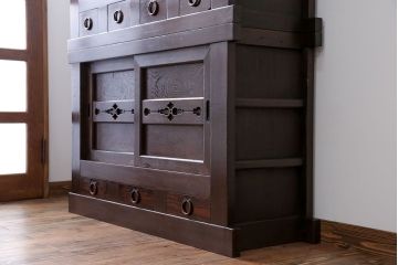 アンティーク家具　アンティーク 黒柿材をふんだんに使用した上手四尺水屋箪笥(時代箪笥)