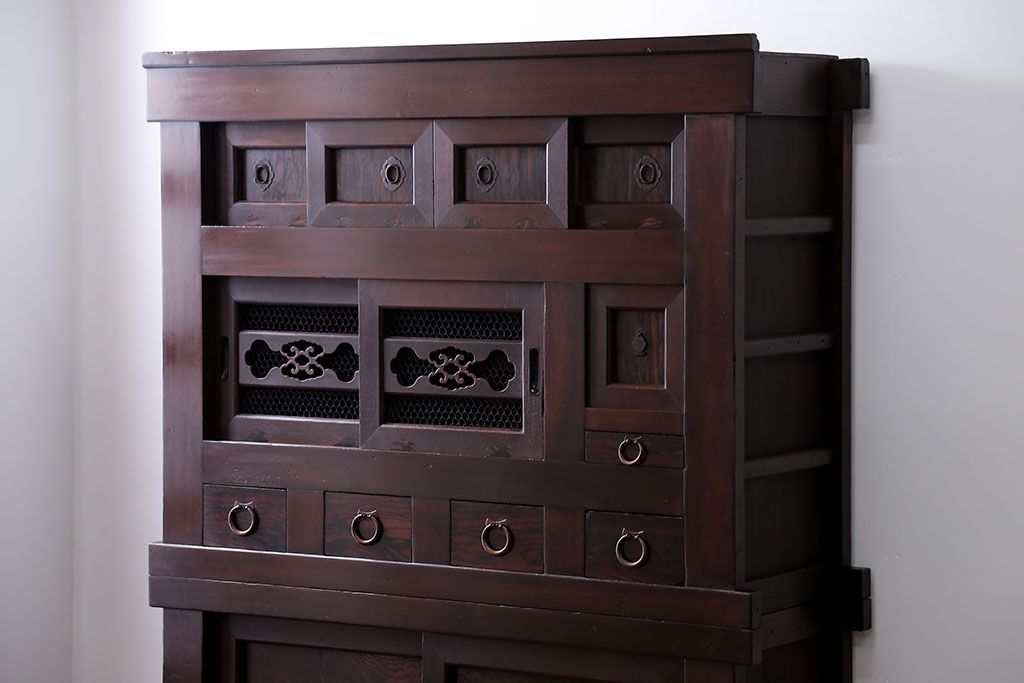 アンティーク家具　アンティーク 黒柿材をふんだんに使用した上手四尺水屋箪笥(時代箪笥)