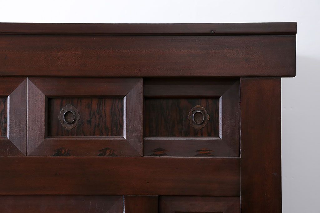 アンティーク家具　アンティーク 黒柿材をふんだんに使用した上手四尺水屋箪笥(時代箪笥)