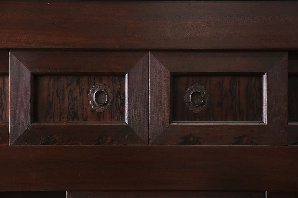 アンティーク家具　アンティーク 黒柿材をふんだんに使用した上手四尺水屋箪笥(時代箪笥)