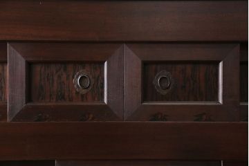 アンティーク家具　アンティーク 黒柿材をふんだんに使用した上手四尺水屋箪笥(時代箪笥)