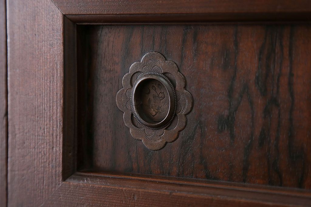 アンティーク家具　アンティーク 黒柿材をふんだんに使用した上手四尺水屋箪笥(時代箪笥)