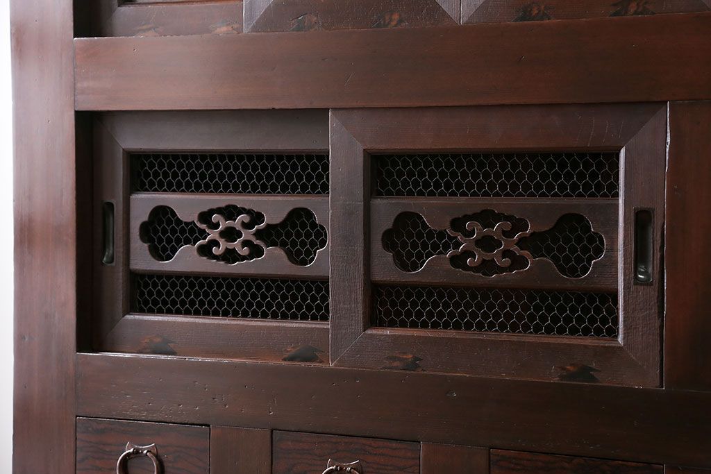 アンティーク家具　アンティーク 黒柿材をふんだんに使用した上手四尺水屋箪笥(時代箪笥)