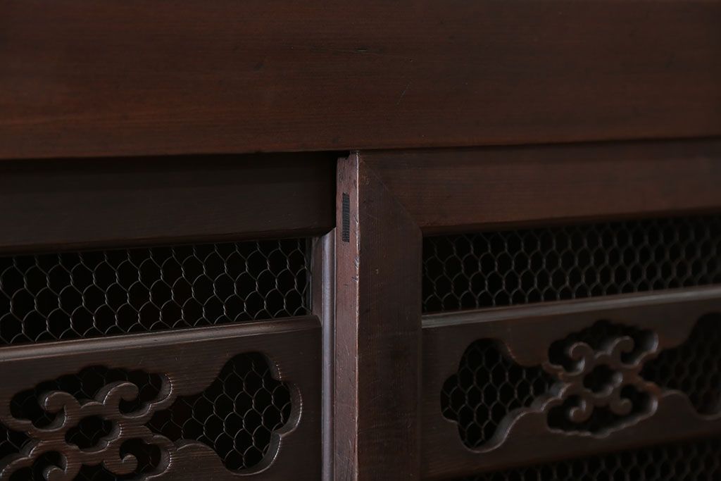 アンティーク家具　アンティーク 黒柿材をふんだんに使用した上手四尺水屋箪笥(時代箪笥)