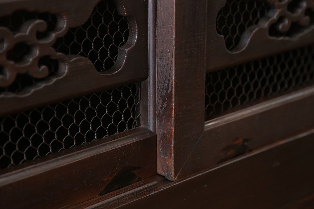 アンティーク家具　アンティーク 黒柿材をふんだんに使用した上手四尺水屋箪笥(時代箪笥)