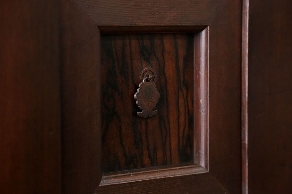 アンティーク家具　アンティーク 黒柿材をふんだんに使用した上手四尺水屋箪笥(時代箪笥)