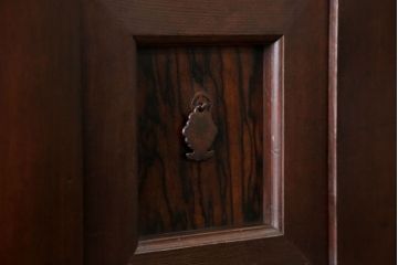 アンティーク家具　アンティーク 黒柿材をふんだんに使用した上手四尺水屋箪笥(時代箪笥)