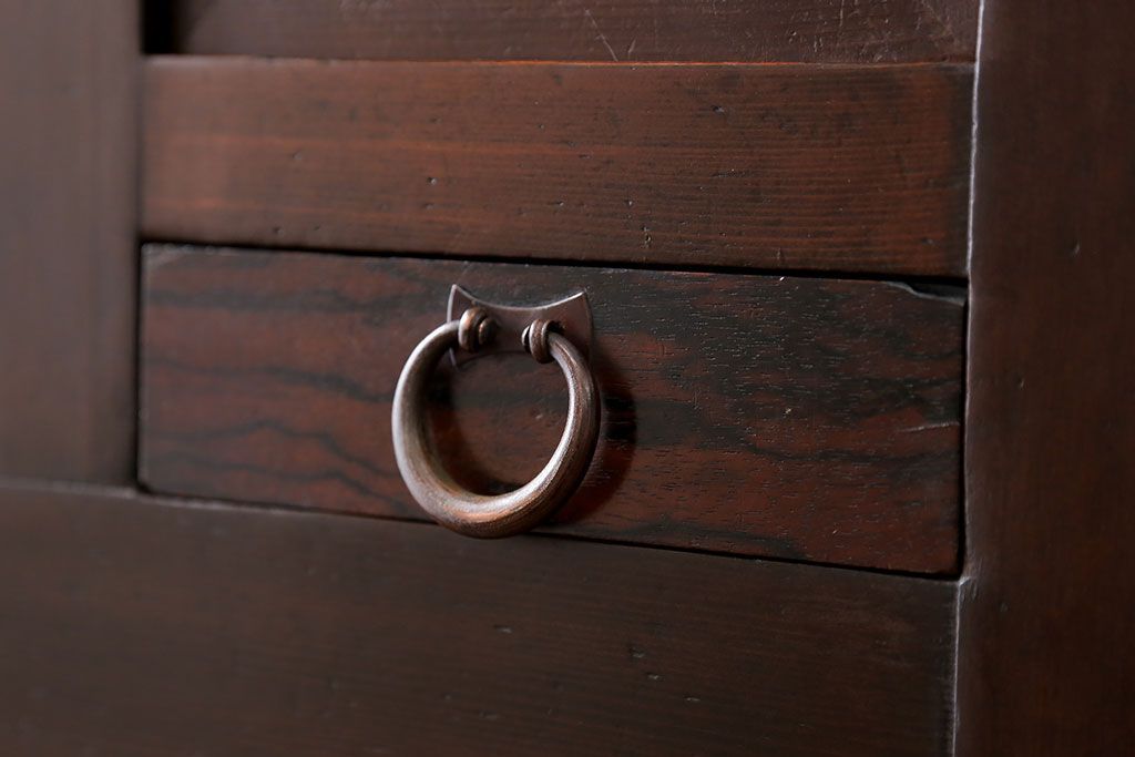 アンティーク家具　アンティーク 黒柿材をふんだんに使用した上手四尺水屋箪笥(時代箪笥)