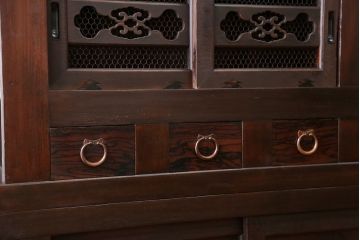 アンティーク家具　アンティーク 黒柿材をふんだんに使用した上手四尺水屋箪笥(時代箪笥)