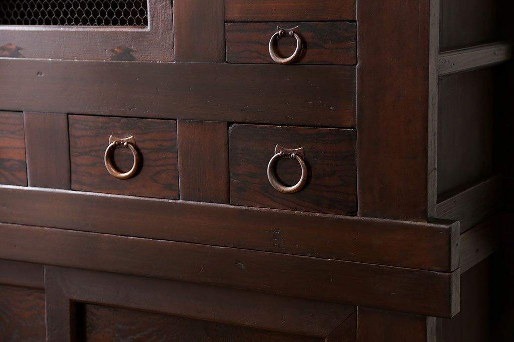 アンティーク家具　アンティーク 黒柿材をふんだんに使用した上手四尺水屋箪笥(時代箪笥)