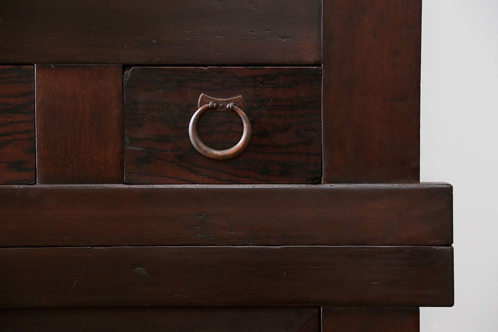 アンティーク家具　アンティーク 黒柿材をふんだんに使用した上手四尺水屋箪笥(時代箪笥)