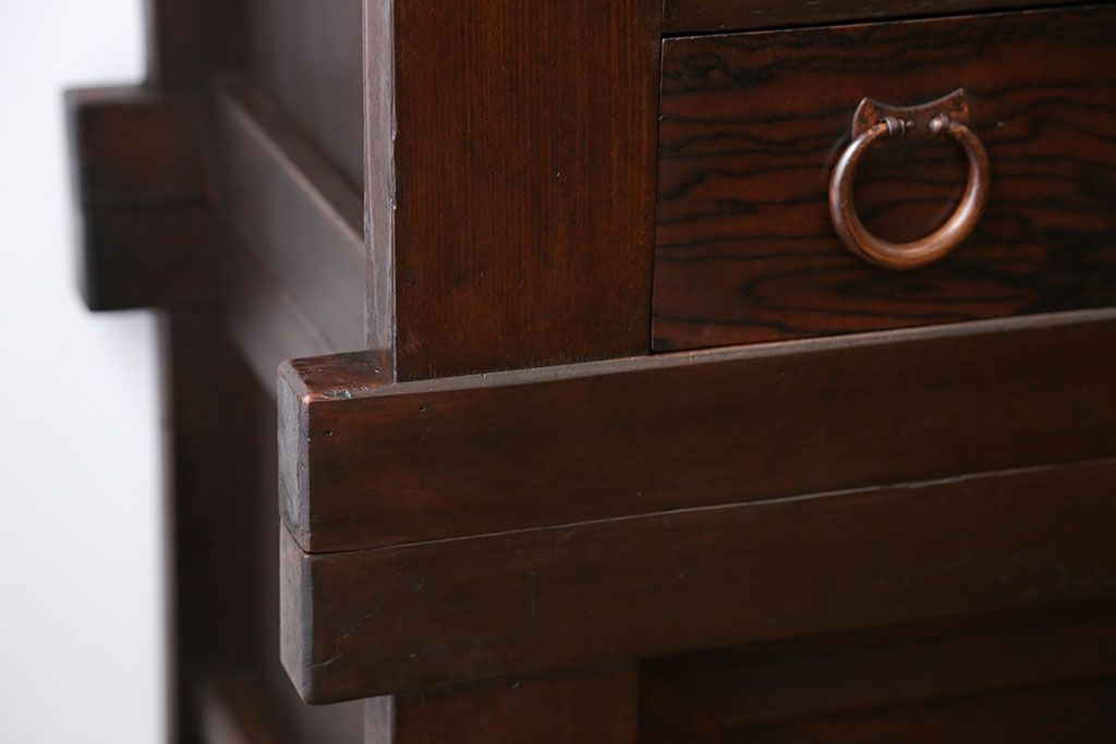 アンティーク家具　アンティーク 黒柿材をふんだんに使用した上手四尺水屋箪笥(時代箪笥)