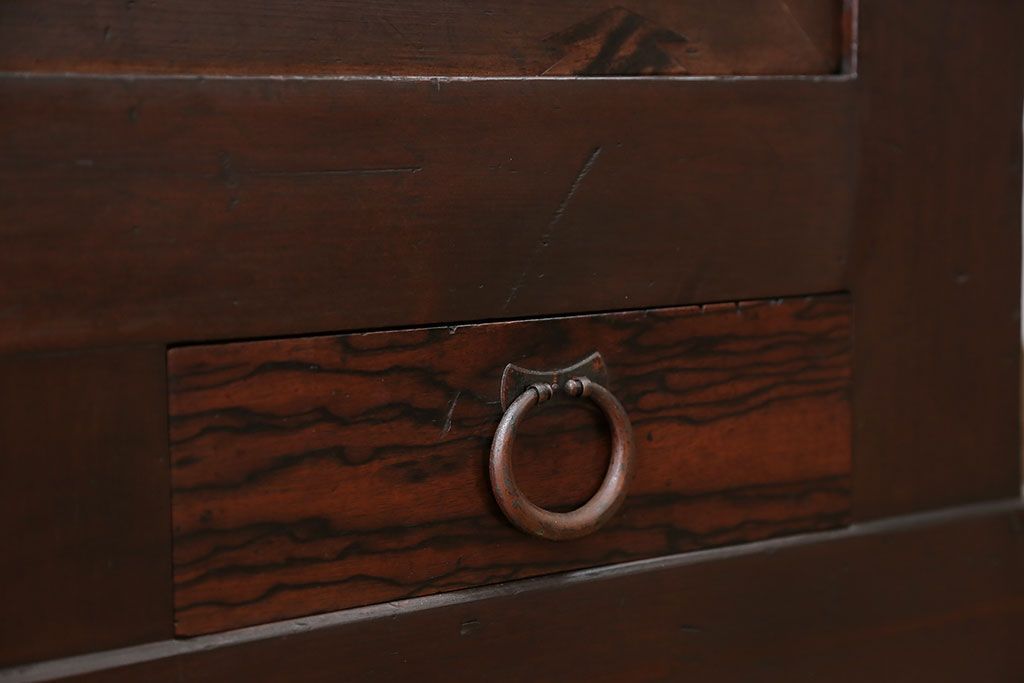 アンティーク家具　アンティーク 黒柿材をふんだんに使用した上手四尺水屋箪笥(時代箪笥)