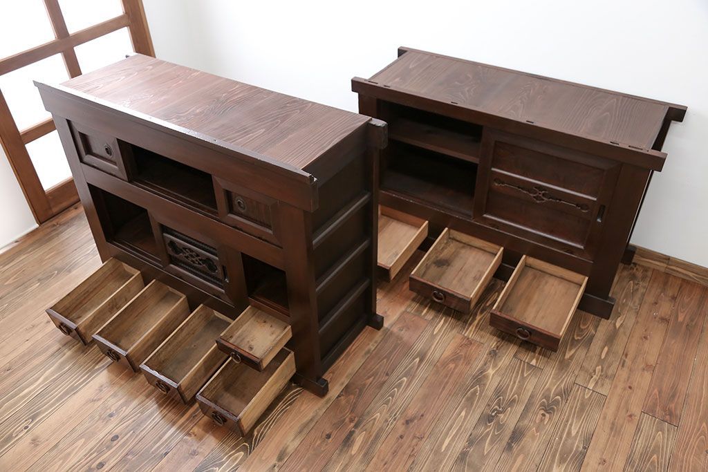 アンティーク家具　アンティーク 黒柿材をふんだんに使用した上手四尺水屋箪笥(時代箪笥)