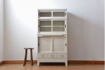 アンティーク家具　アンティークペイント 気泡ガラスの脚付き食器棚(カップボード、収納棚)