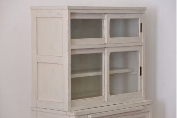 アンティーク家具　アンティークペイント 気泡ガラスの脚付き食器棚(カップボード、収納棚)