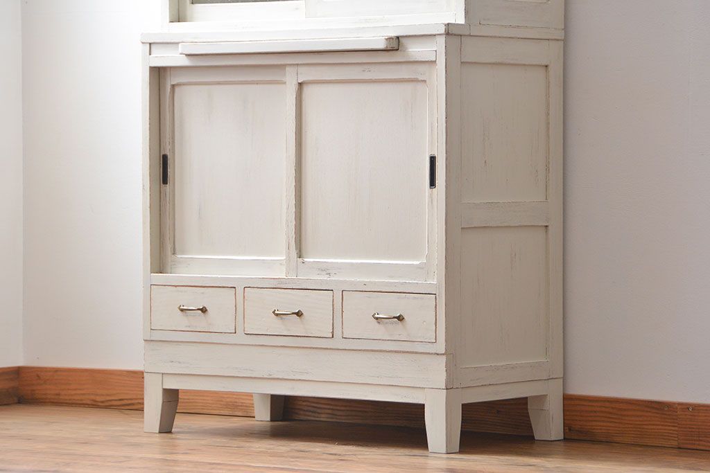 アンティーク家具　アンティークペイント 気泡ガラスの脚付き食器棚(カップボード、収納棚)