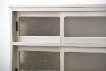 アンティーク家具　アンティークペイント 気泡ガラスの脚付き食器棚(カップボード、収納棚)