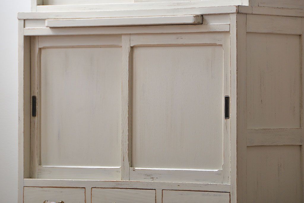 アンティーク家具　アンティークペイント 気泡ガラスの脚付き食器棚(カップボード、収納棚)