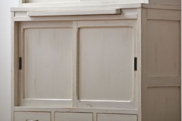 アンティーク家具　アンティークペイント 気泡ガラスの脚付き食器棚(カップボード、収納棚)