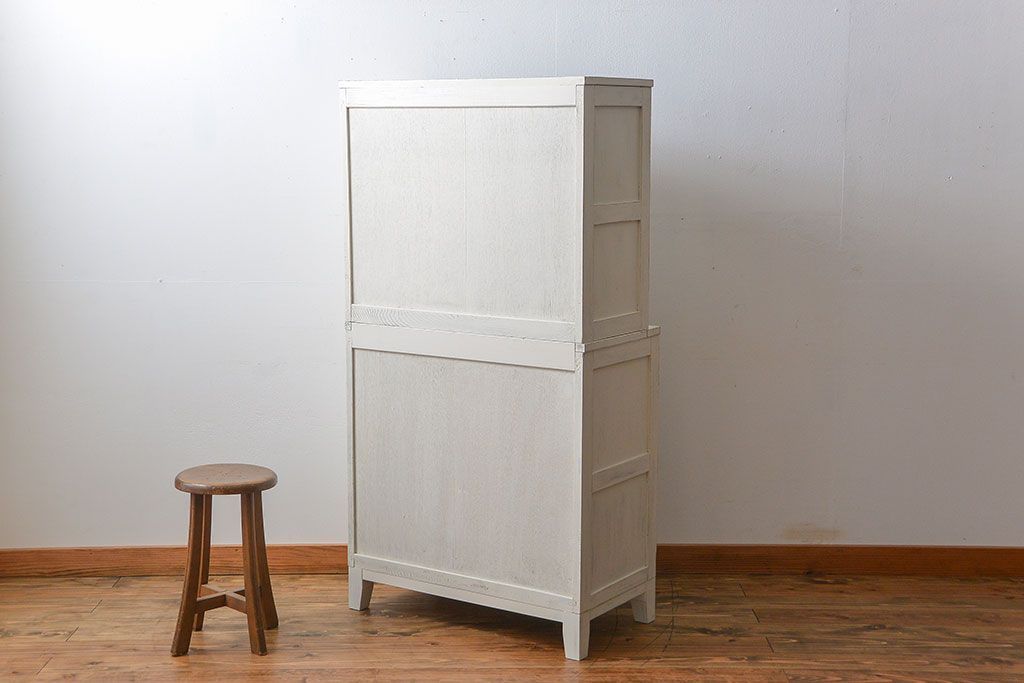 アンティーク家具　アンティークペイント 気泡ガラスの脚付き食器棚(カップボード、収納棚)