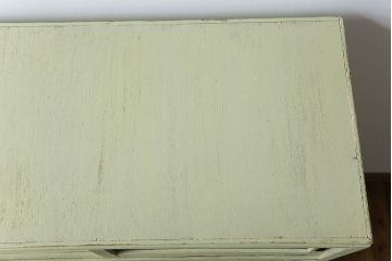 アンティーク家具　アンティークペイント 小振りなモールガラス食器棚(キャビネット)