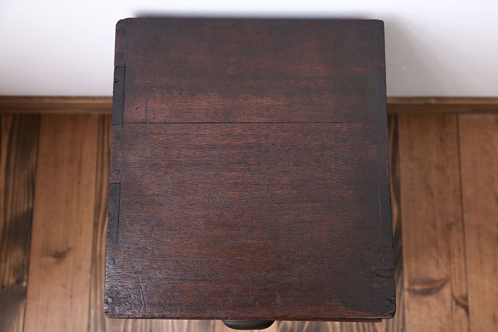 アンティーク家具　アンティーク 古い木の使い込まれた4杯小引き出し