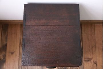 アンティーク家具　アンティーク 古い木の使い込まれた4杯小引き出し