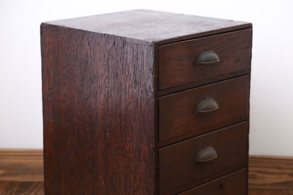 アンティーク家具　アンティーク 古い木の使い込まれた4杯小引き出し