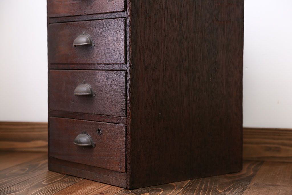 アンティーク家具　アンティーク 古い木の使い込まれた4杯小引き出し