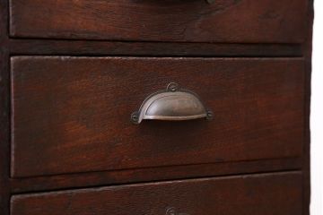 アンティーク家具　アンティーク 古い木の使い込まれた4杯小引き出し