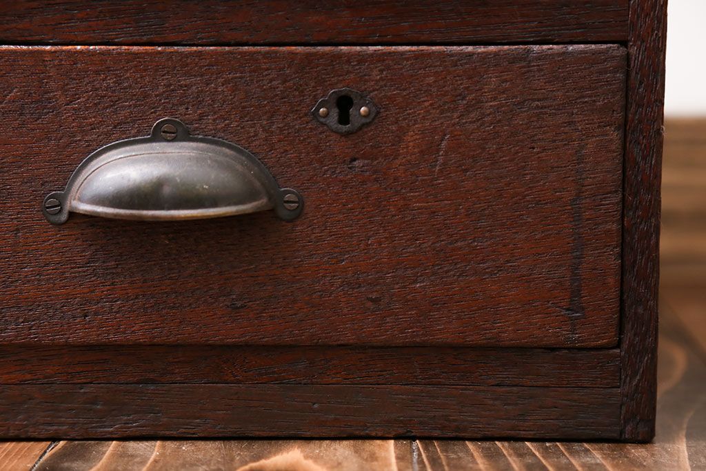 アンティーク家具　アンティーク 古い木の使い込まれた4杯小引き出し