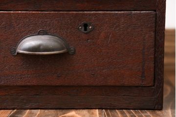 アンティーク家具　アンティーク 古い木の使い込まれた4杯小引き出し