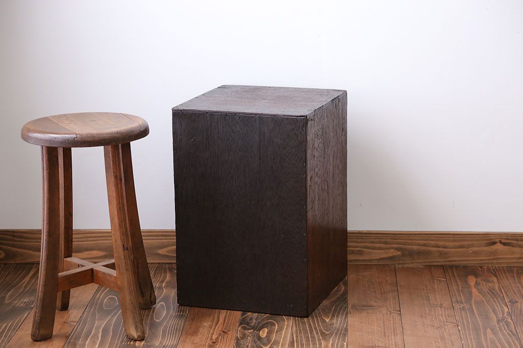 アンティーク家具　アンティーク 古い木の使い込まれた4杯小引き出し