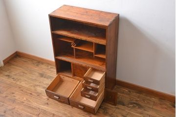 アンティーク家具　アンティーク 前面欅材の小振りな茶箪笥(引き戸なし)