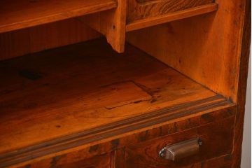 アンティーク家具　アンティーク 前面欅材の小振りな茶箪笥(引き戸なし)