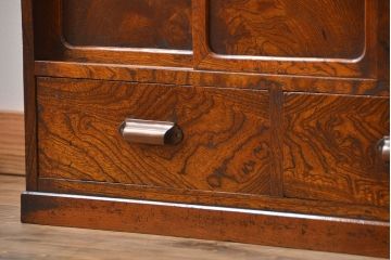アンティーク家具　アンティーク 前面欅材の小振りな茶箪笥(引き戸なし)