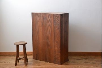 アンティーク家具　アンティーク 前面欅材の小振りな茶箪笥(引き戸なし)