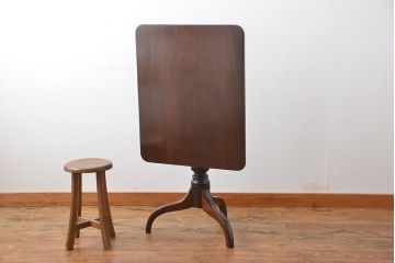 アンティーク家具　イギリスアンティーク マホガニー材 チルトアップテーブル(コーヒーテーブル)