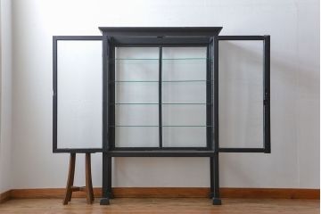 アンティーク家具　アンティークペイント 6面ガラスのケビント(ショーケース、ガラスケース)