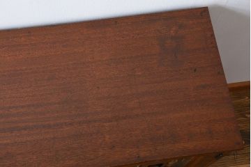 レトロ家具　アンティーク レトロなデザインの脚付き収納棚(キャビネット)