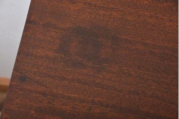 レトロ家具　アンティーク レトロなデザインの脚付き収納棚(キャビネット)