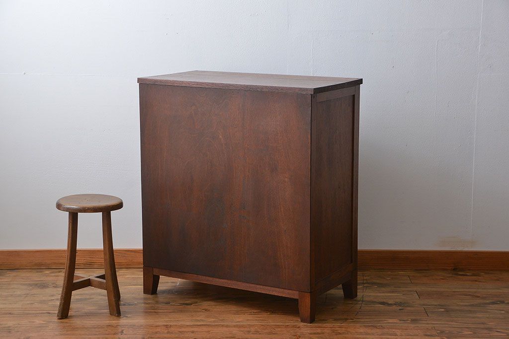 レトロ家具　アンティーク レトロなデザインの脚付き収納棚(キャビネット)