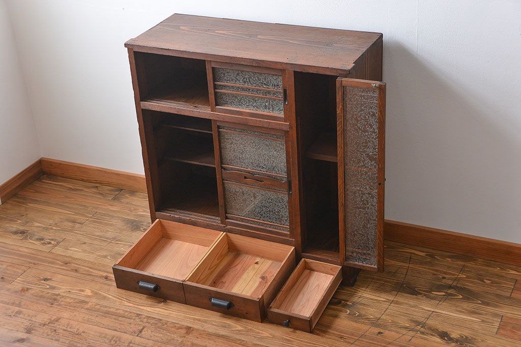 アンティーク家具　アンティーク 結霜ガラス入りの引き出し付き収納棚(食器棚)