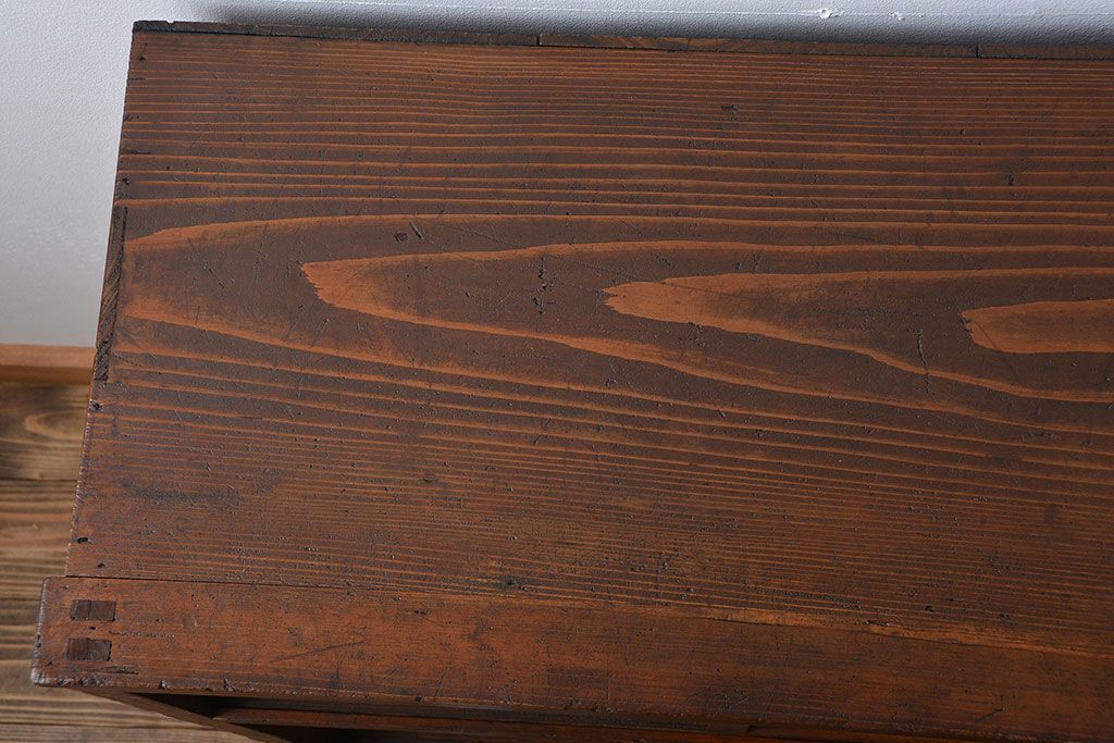 アンティーク家具　アンティーク 結霜ガラス入りの引き出し付き収納棚(食器棚)