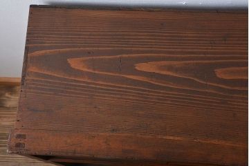 アンティーク家具　アンティーク 結霜ガラス入りの引き出し付き収納棚(食器棚)